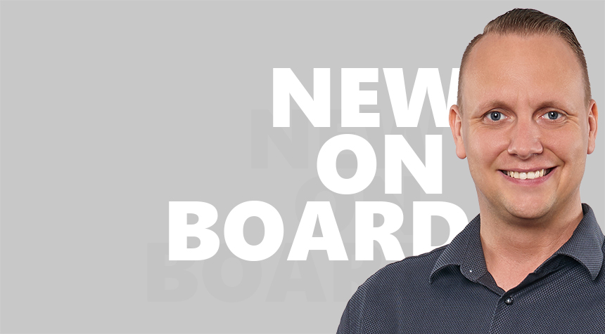 Grafik mit dem Schriftzug "New on Board" und Porträtfoto von Tim Gibson, neuer Gebietsverkaufsleiter West-Deutschland bei BVS Verpacken, vor grauem Hintergrund.